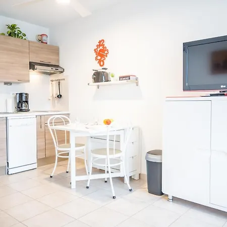 Sun7 -face Plage- Wifi-parking -piscine - Clim- Pros Servicesconciergerielagrandemotte *